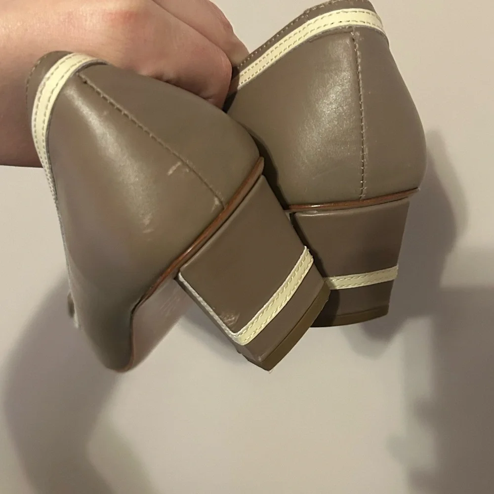 Roger Vivier Beige Square-Toe Flats - Picture 4 of 7